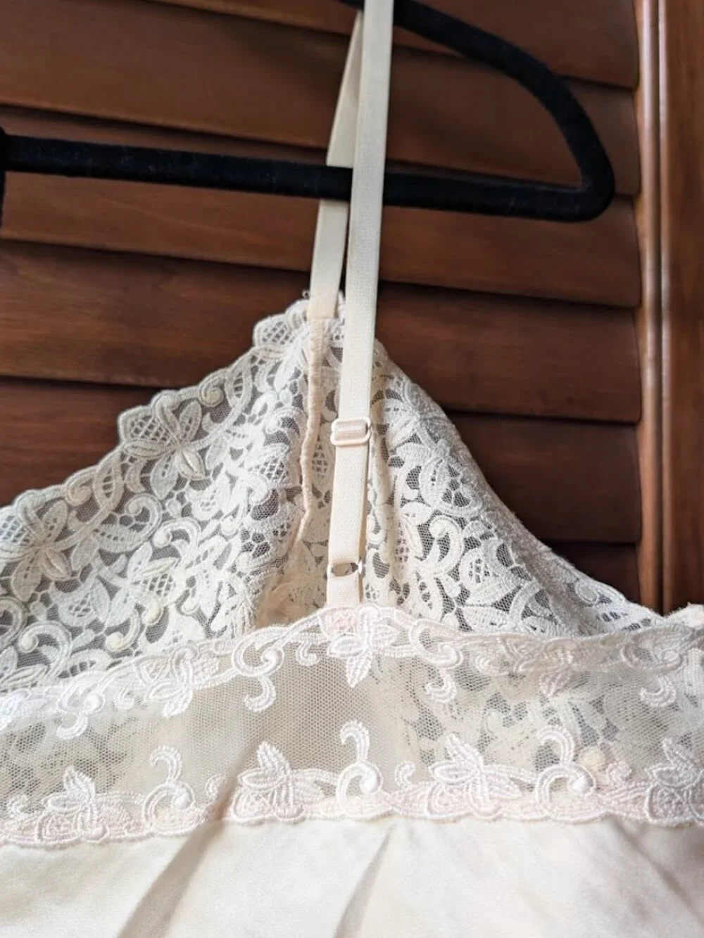 Vtg Wacoal Lingerie Silky Satin Camisole Tapestry Lace Light Beige Sz: Large